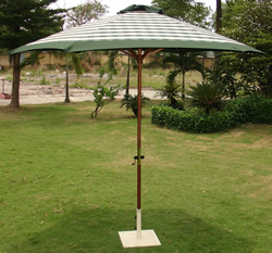 Green Check Hardwood Garden Parasol with Crank - 2.75m