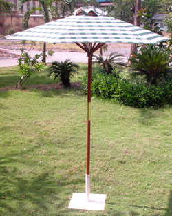 Green Check Hardwood Garden Parasol with Crank - 2.1m