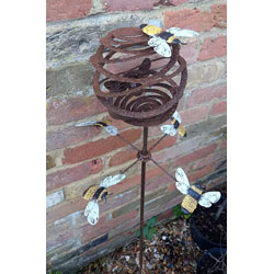Small Image of 3D Bee Hive Spinner Border Stake With 4 Bees Spinning Round The Hive - 120cm