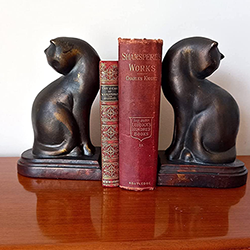 Extra image of Cast Iron Cat Bookends with Golden Painted Patina