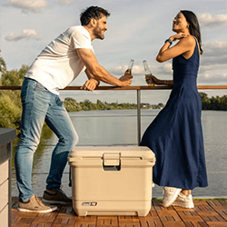 Extra image of Coleman Pro 55QT Cool Box
