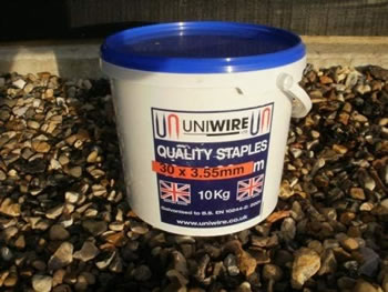 Image of 10Kg Tub of Galvanised Fencing Staples, 30 x 3.55mm
