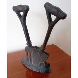 Extra image of Cast Iron Doorstop Spade and Fork Garden Ornament