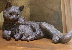 Extra image of Cat and Kitten Sculpture Figurine - Mother Cat Cuddling Baby Kitten