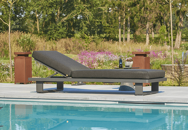 Image of Life Fitz Roy Single Sun Lounger in Lava / Graphite